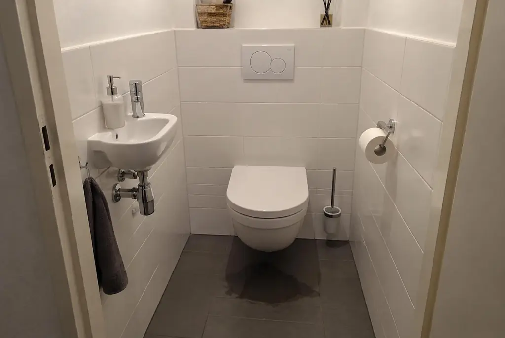 Lekdetectie Wormerveer – natte vloer bij een toilet